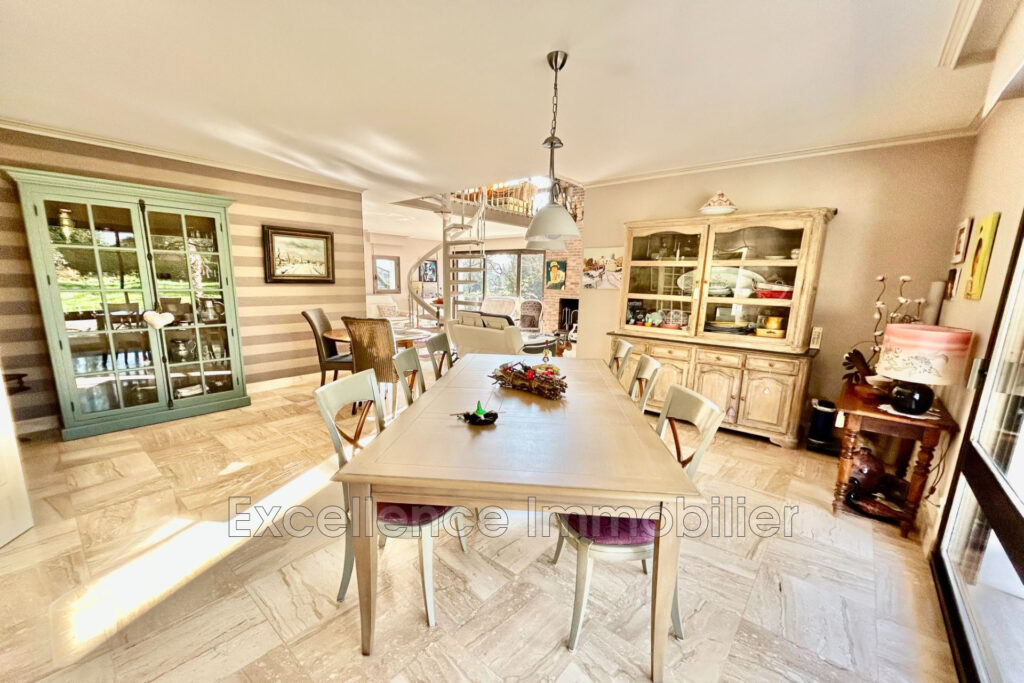 vente maison 10 Pièce(s) – 10 pièces – 5 chambres – 320.00 m²