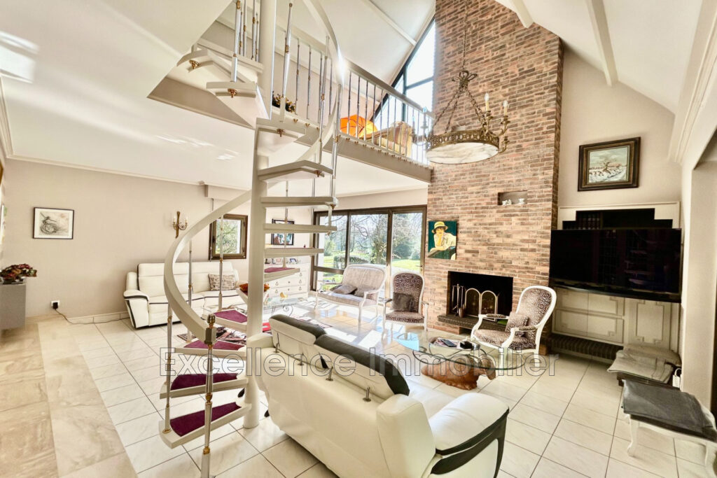 vente maison 10 Pièce(s) – 10 pièces – 5 chambres – 320.00 m²