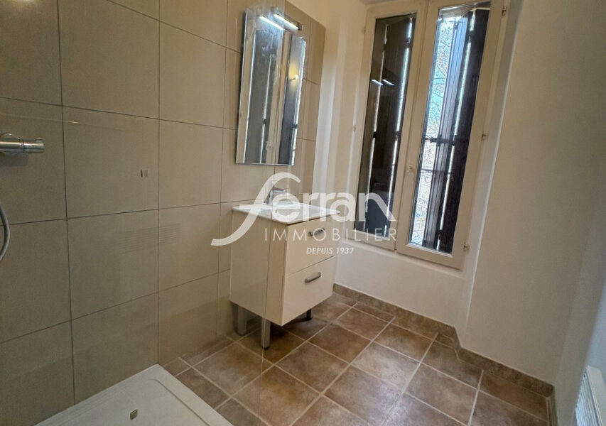 Appartement à louer à Salernes