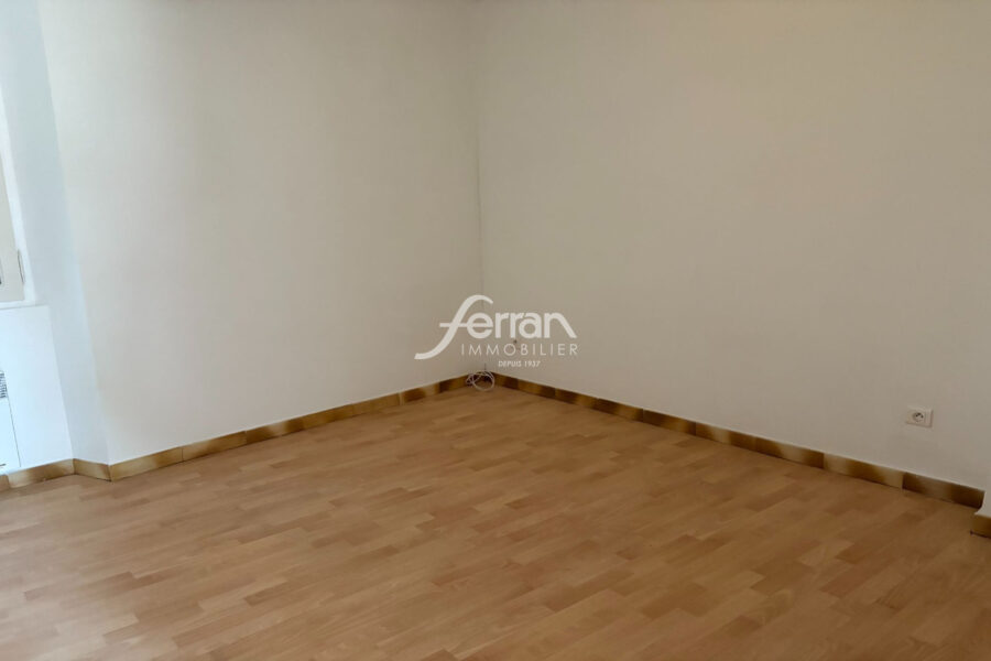 Appartement à louer à Salernes