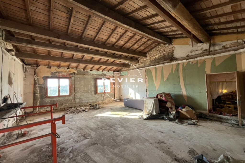 vente maison de village 5 Pièce(s) – 5 pièces – 2 chambres – 131.00 m²