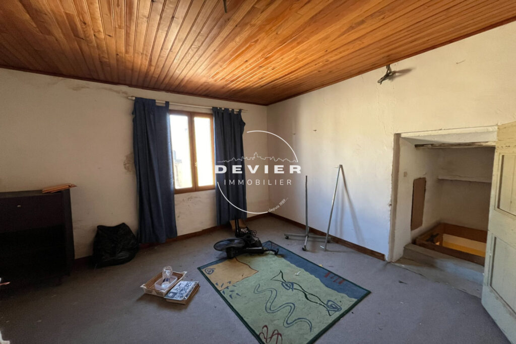 vente maison de village 5 Pièce(s) – 5 pièces – 2 chambres – 131.00 m²