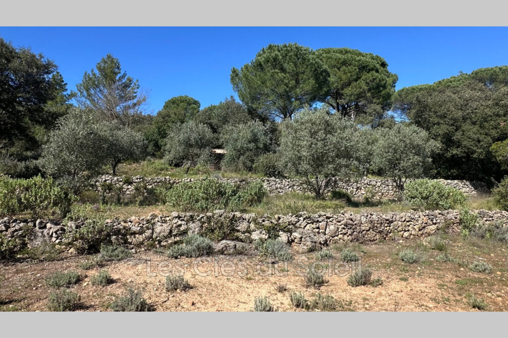 A VOIR ABSOLUMENT BRIGNOLES  – Villa de 160m2 avec un terrain – 6 pièces – 4 chambres – 163.00 m²