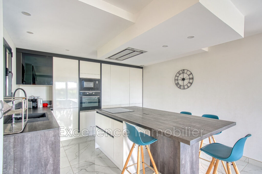 vente propriété 8 Pièce(s) – 8 pièces – 5 chambres – 235.00 m²