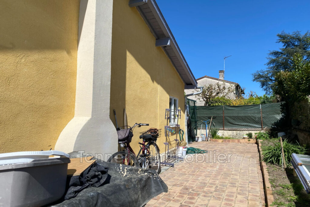 Maison de ville 3CH avec cour – 4 pièces – 3 chambres – 105.00 m²