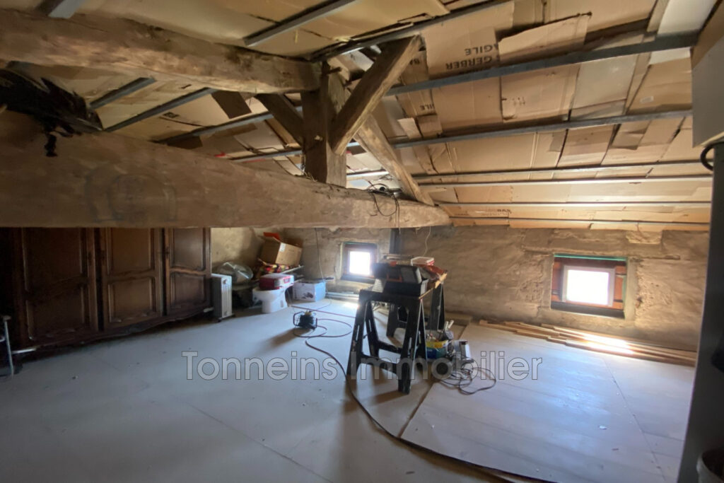 Maison de ville 3CH avec cour – 4 pièces – 3 chambres – 105.00 m²