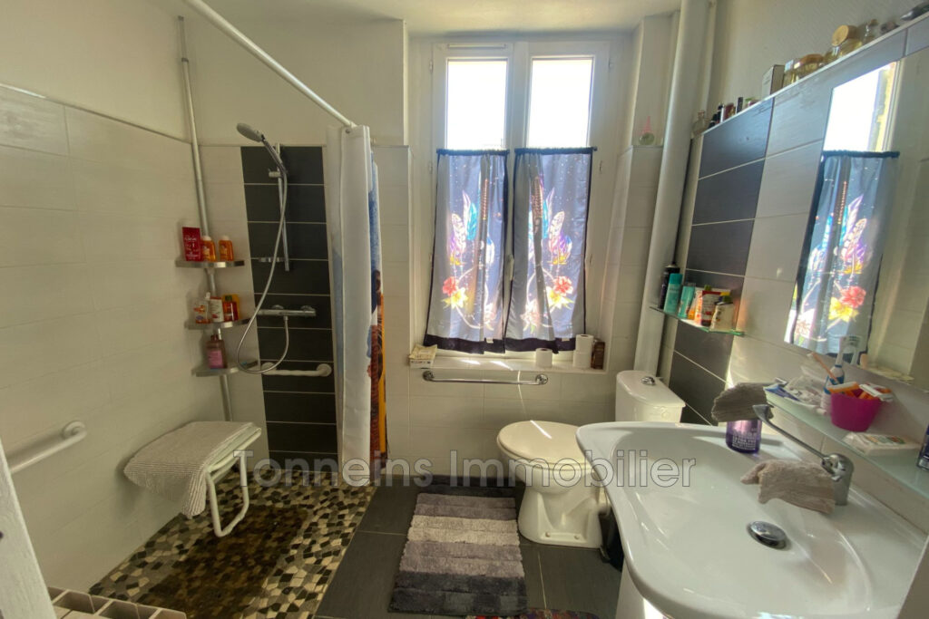 Maison de ville 3CH avec cour – 4 pièces – 3 chambres – 105.00 m²