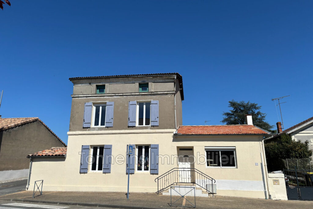 Maison de ville 3CH avec cour – 4 pièces – 3 chambres – 105.00 m²