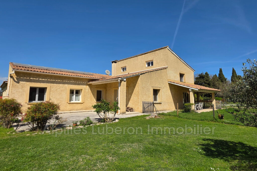 vente maison 4 Pièce(s) – 4 pièces – 3 chambres – 220.00 m²