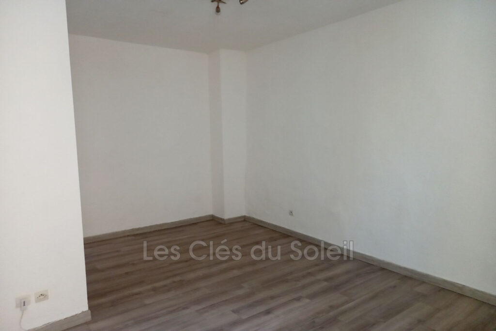 professionnel immeuble 11 Pièce(s) – 11 pièces – 7 chambres – 217.00 m²