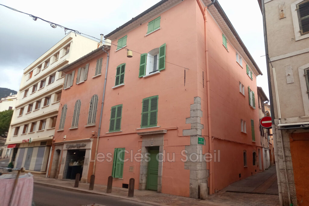 professionnel immeuble 11 Pièce(s) – 11 pièces – 7 chambres – 217.00 m²