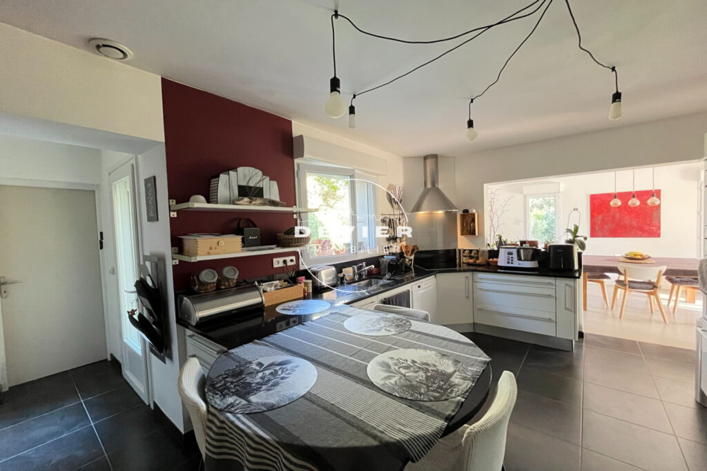 vente maison 6 Pièce(s) – 6 pièces – 5 chambres – 180.00 m²