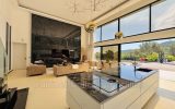 Villa contemporaine à Bandol  Dans un environnement arboré, ce – 6 pièces – 5 chambres – 195.00 m²