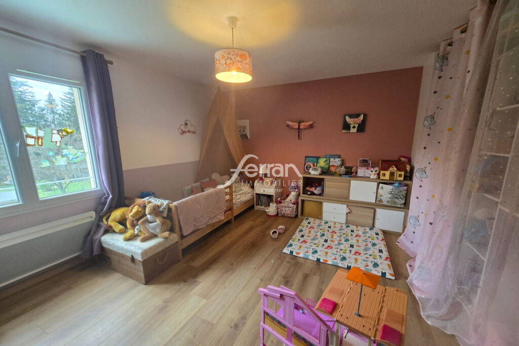 A vendre à Villecroze villa 3ch avec T2 indépendant  – 4 pièces – 3 chambres – 118.00 m²