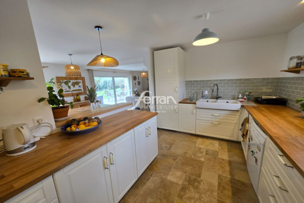 A vendre à Villecroze villa 3ch avec T2 indépendant  – 4 pièces – 3 chambres – 118.00 m²