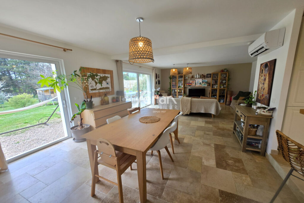 A vendre à Villecroze villa 3ch avec T2 indépendant  – 4 pièces – 3 chambres – 118.00 m²