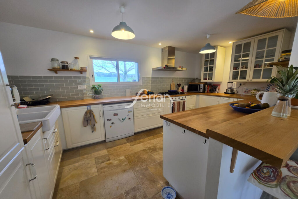 A vendre à Villecroze villa 3ch avec T2 indépendant  – 4 pièces – 3 chambres – 118.00 m²