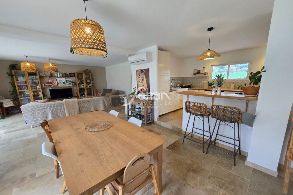 A vendre à Villecroze villa 3ch avec T2 indépendant  – 4 pièces – 3 chambres – 118.00 m²