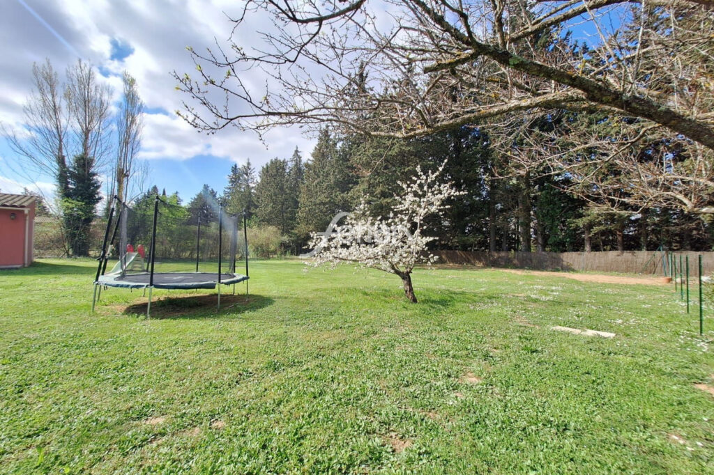 A vendre à Villecroze villa 3ch avec T2 indépendant  – 4 pièces – 3 chambres – 118.00 m²