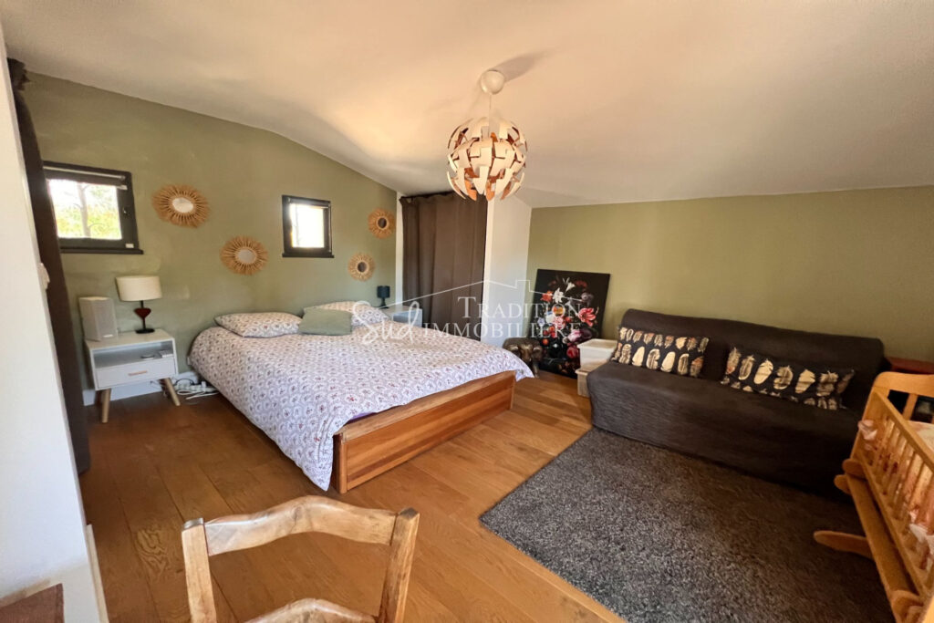 SITUATION AU CALME A MAUSSANE LES ALPILLES – 8 pièces – 5 chambres – 210.00 m²