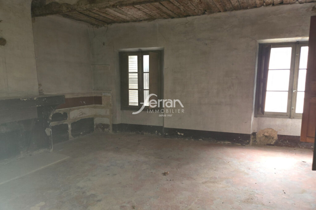 À vendre avis aux investisseurs ou aux bricoleurs appartement  – 3 pièces – 2 chambres – 57.00 m²