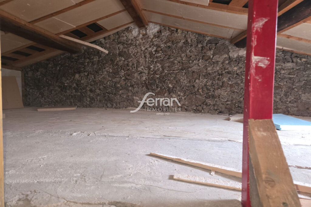 À vendre avis aux investisseurs ou aux bricoleurs appartement  – 3 pièces – 2 chambres – 57.00 m²