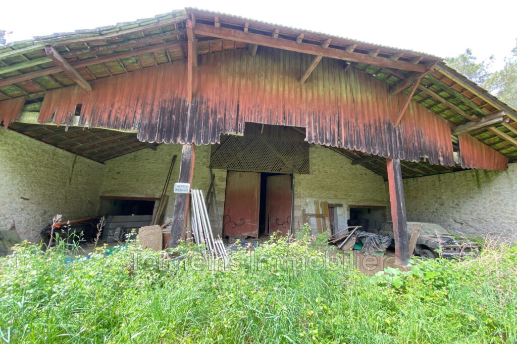 À vendre  Grange en pierre de 500 m² à rénover avec terrain d – 1 pièce – NR chambres – 500.00 m²