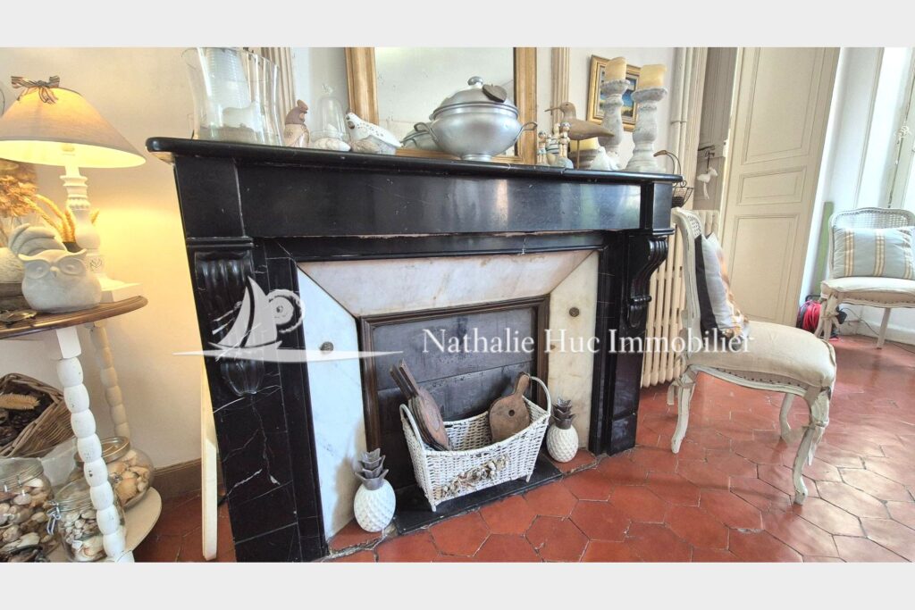 vente  – NR pièces – 7 chambres – 366.00 m²