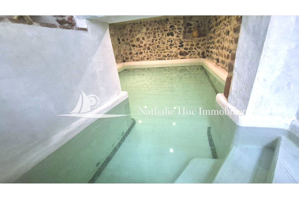 vente  – NR pièces – 7 chambres – 366.00 m²