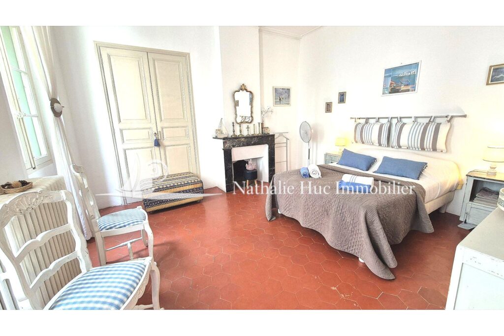 vente  – NR pièces – 7 chambres – 366.00 m²