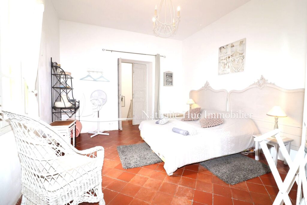 vente  – NR pièces – 7 chambres – 366.00 m²