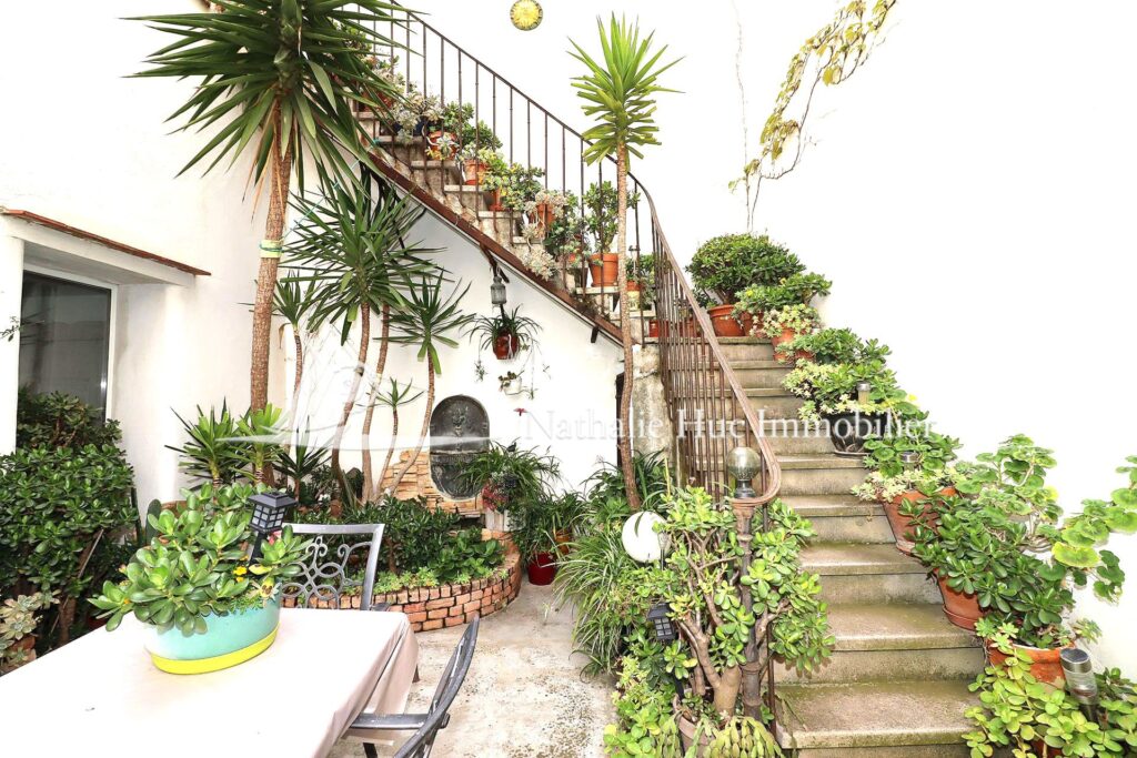 vente  – NR pièces – 7 chambres – 366.00 m²