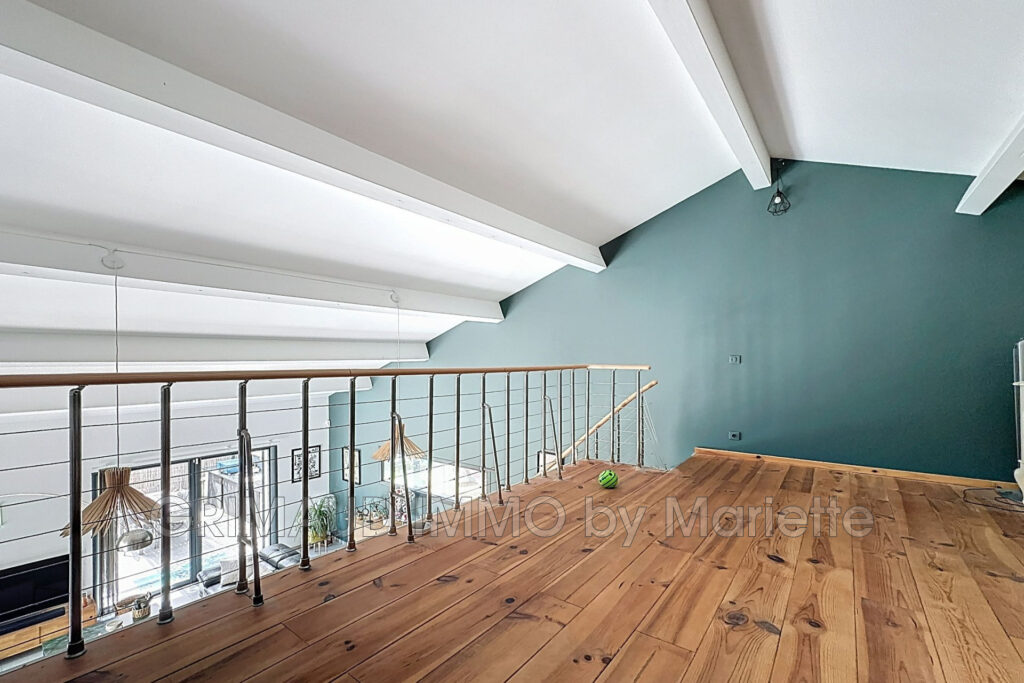 Belle villa contemporaine avec piscine et cuisine d’été – 5 pièces – 4 chambres – 168.00 m²