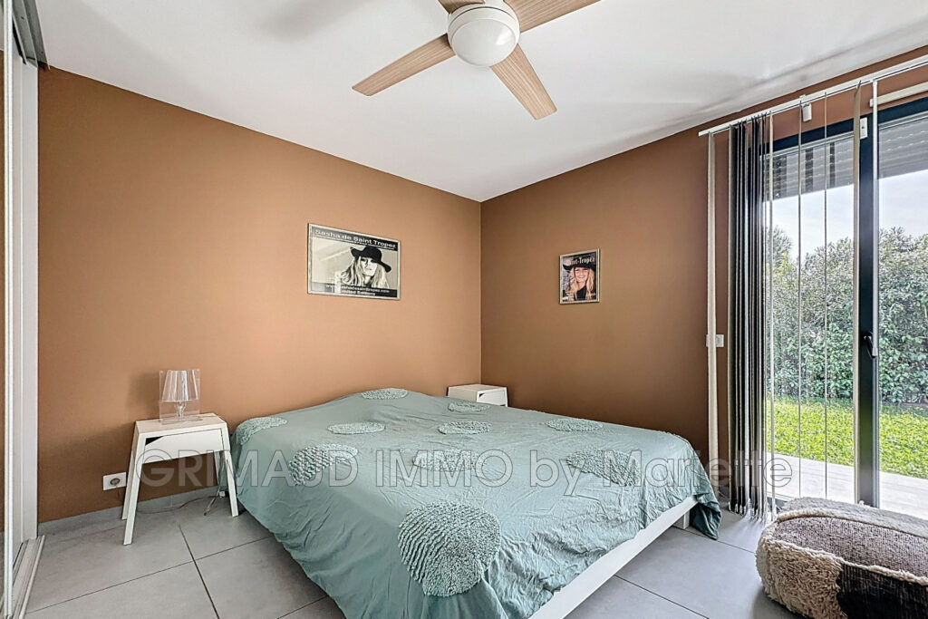 Belle villa contemporaine avec piscine et cuisine d’été – 5 pièces – 4 chambres – 168.00 m²