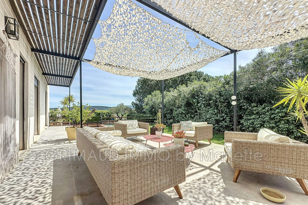 Belle villa contemporaine avec piscine et cuisine d’été – 5 pièces – 4 chambres – 168.00 m²