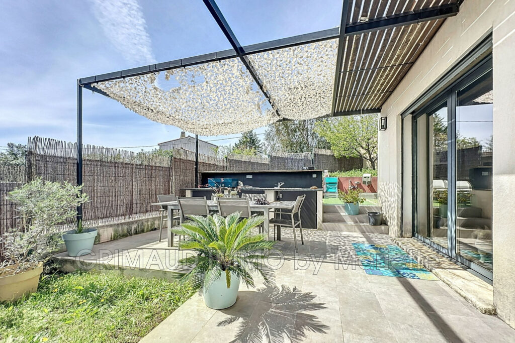 Belle villa contemporaine avec piscine et cuisine d’été – 5 pièces – 4 chambres – 168.00 m²