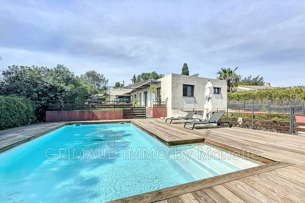 Belle villa contemporaine avec piscine et cuisine d’été – 5 pièces – 4 chambres – 168.00 m²