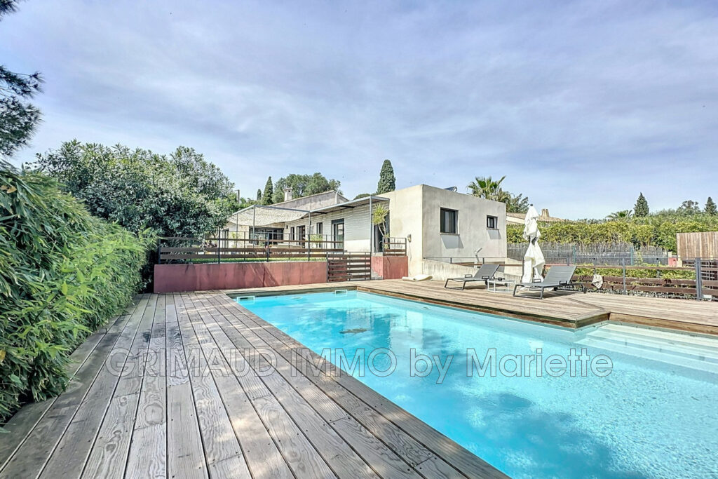 Belle villa contemporaine avec piscine et cuisine d’été – 5 pièces – 4 chambres – 168.00 m²