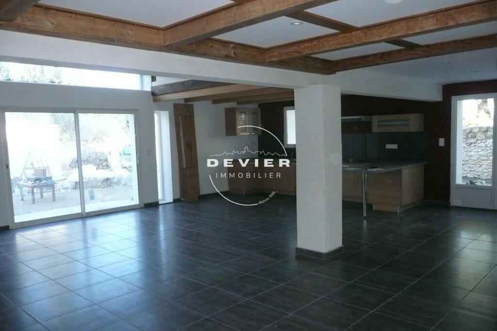 vente maison de village 4 Pièce(s) – 4 pièces – 3 chambres – 128.00 m²