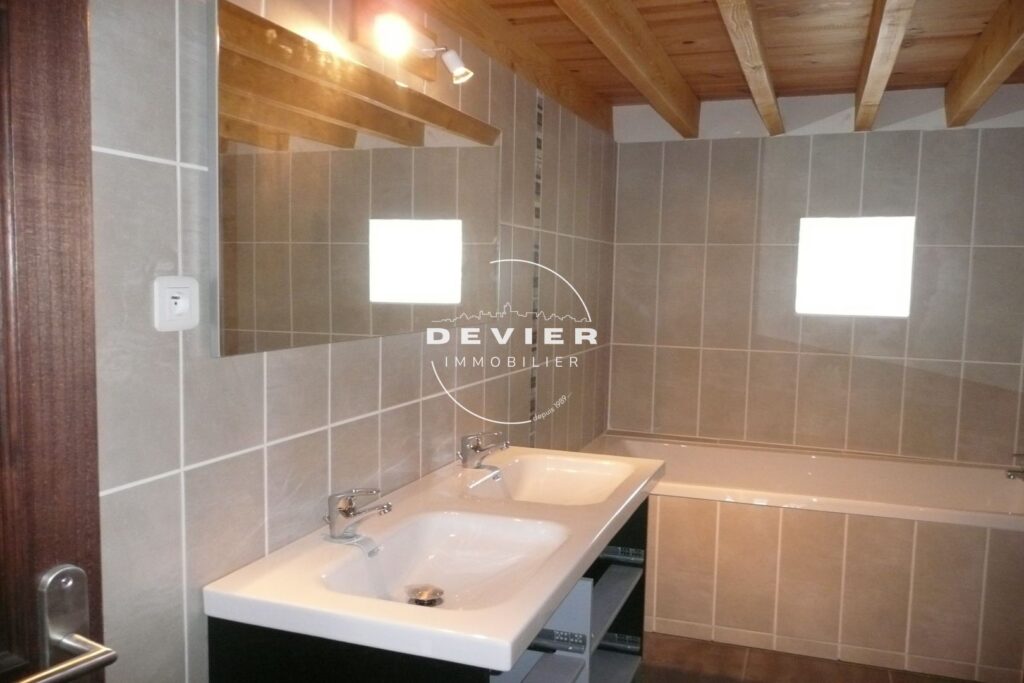 vente maison de village 4 Pièce(s) – 4 pièces – 3 chambres – 128.00 m²