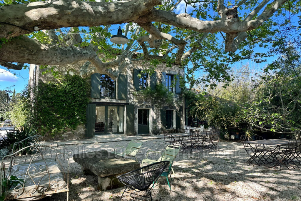 location saisonnière mas 6 Pièce(s) – 6 pièces – 4 chambres – 230.00 m²