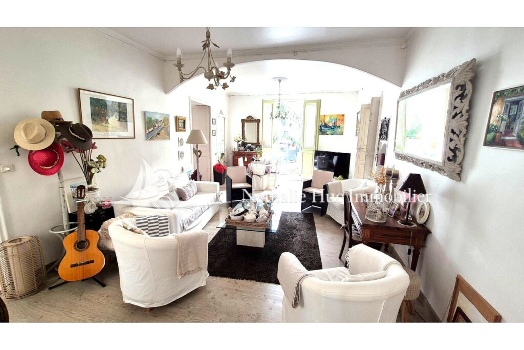 vente  – NR pièces – 7 chambres – 366.00 m²