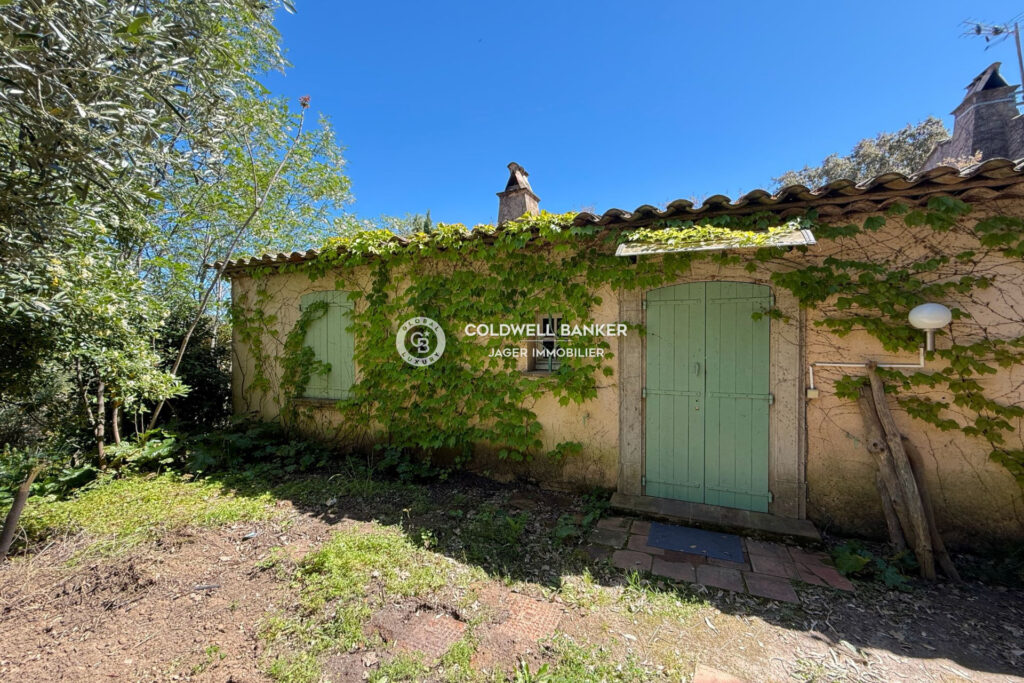 Propriété de 2,7 hectares avec maison à rénover de 300m2 + mai – 8 pièces – 7 chambres – 4  – 850.00 m²