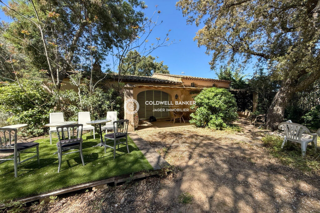 Propriété de 2,7 hectares avec maison à rénover de 300m2 + mai – 8 pièces – 7 chambres – 4  – 850.00 m²