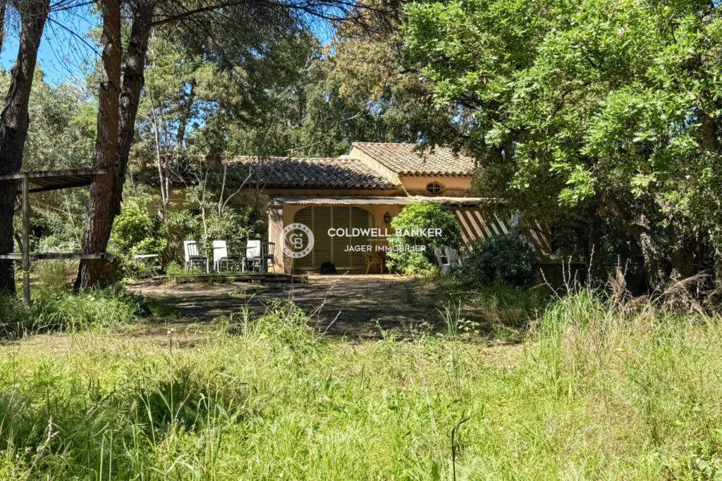 Propriété de 2,7 hectares avec maison à rénover de 300m2 + mai – 8 pièces – 7 chambres – 4  – 850.00 m²