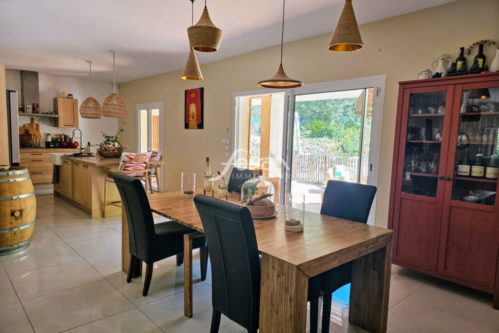 A VENDRE MAISON FAMILIALE DE 200 M² EN PLEINE NATURE AVEC APPA – 7 pièces – 5 chambres – 200.00 m²