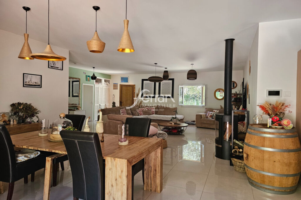 A VENDRE MAISON FAMILIALE DE 200 M² EN PLEINE NATURE AVEC APPA – 7 pièces – 5 chambres – 200.00 m²