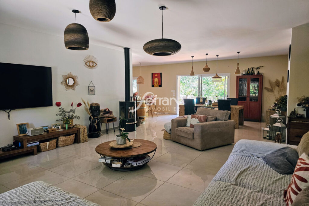 A VENDRE MAISON FAMILIALE DE 200 M² EN PLEINE NATURE AVEC APPA – 7 pièces – 5 chambres – 200.00 m²