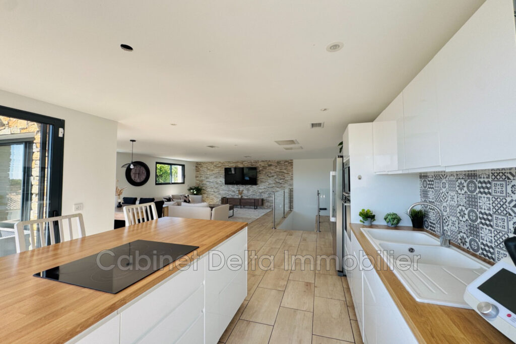 Villa contemporaine, au calme, vue mer, La Garde. – NR pièces – 4 chambres – 150.00 m²