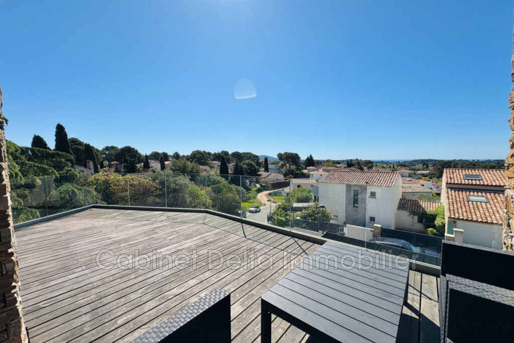 Villa contemporaine, au calme, vue mer, La Garde. – NR pièces – 4 chambres – 150.00 m²